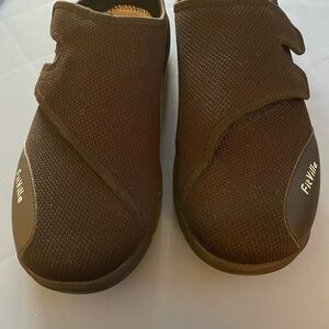 FitVille Men’s casual slip on Velcro closure 15-Extra Wide